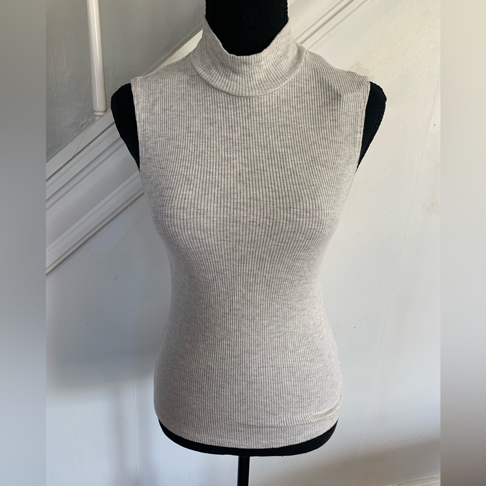 Monrow Light Gray Ribbed Knit Top